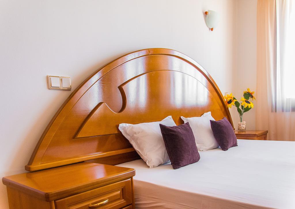 Family Hotel Elegance Arbanasi Room photo