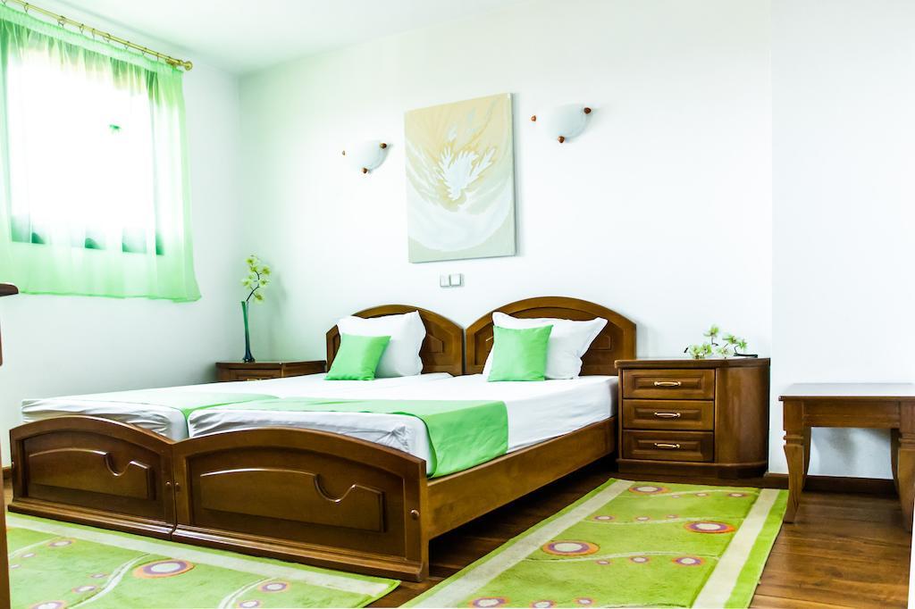 Family Hotel Elegance Arbanasi Room photo