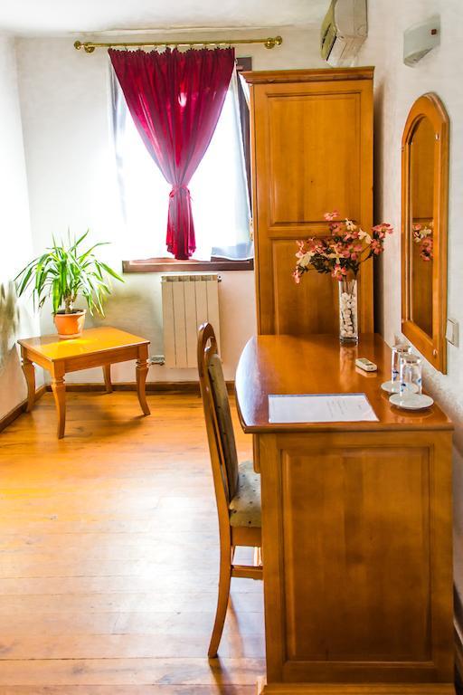 Family Hotel Elegance Arbanasi Room photo