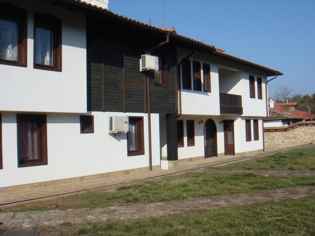 Family Hotel Elegance Arbanasi Exterior photo