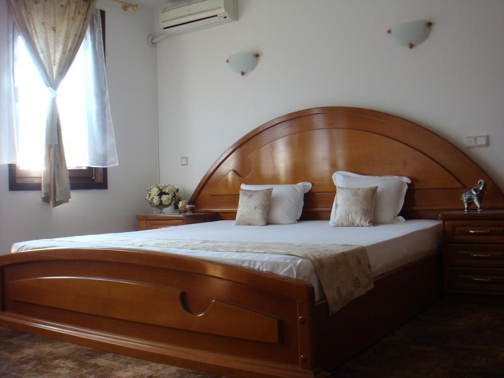 Family Hotel Elegance Arbanasi Room photo