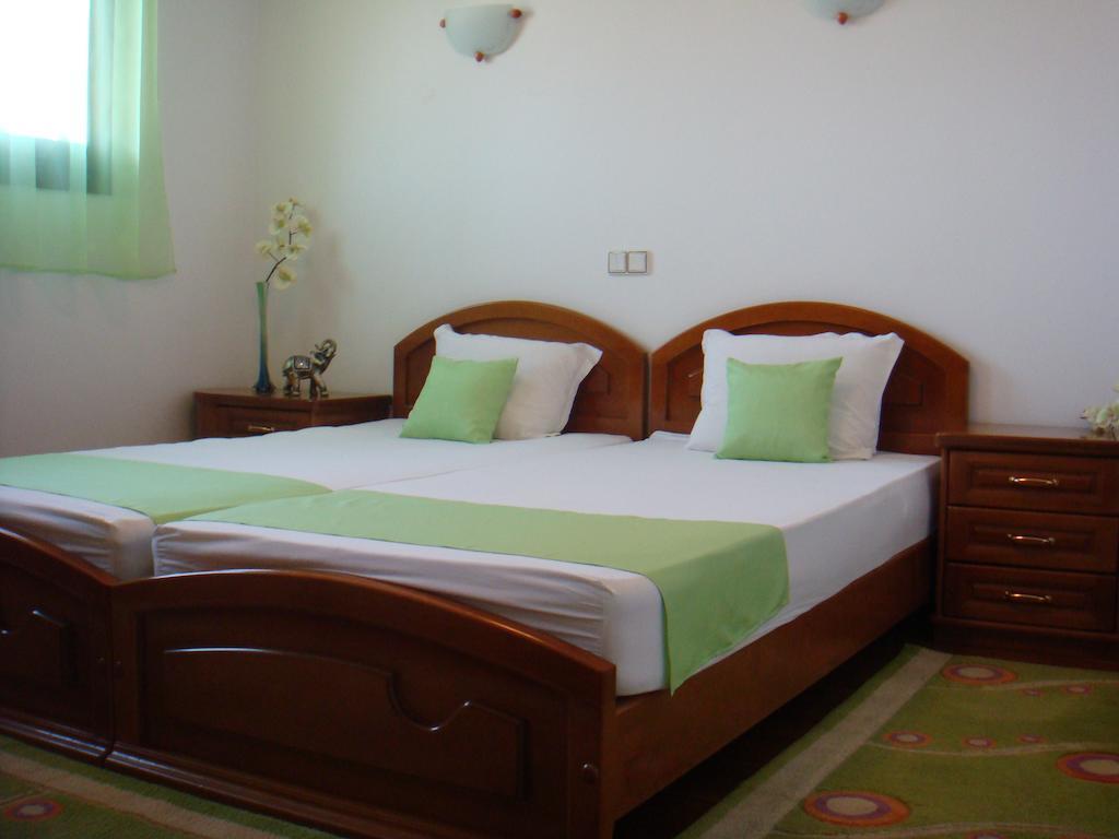 Family Hotel Elegance Arbanasi Room photo