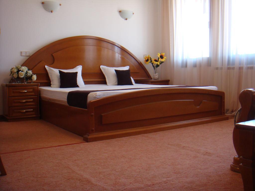 Family Hotel Elegance Arbanasi Room photo