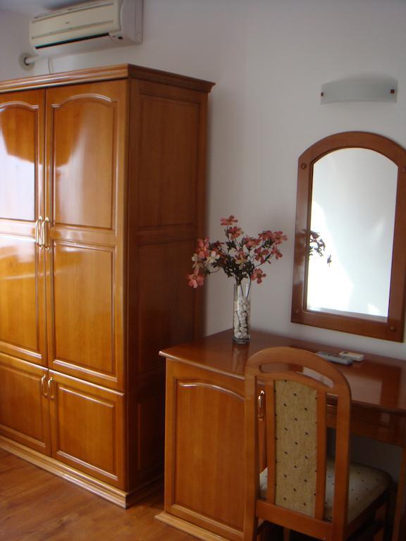 Family Hotel Elegance Arbanasi Room photo